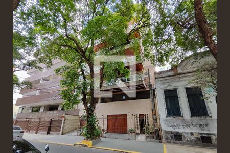 Apartamento à venda com 126m², 3 quartos e 2 vagas Apartamento à venda com 126m², 3 quartos e 2 vagasFachada e portaria