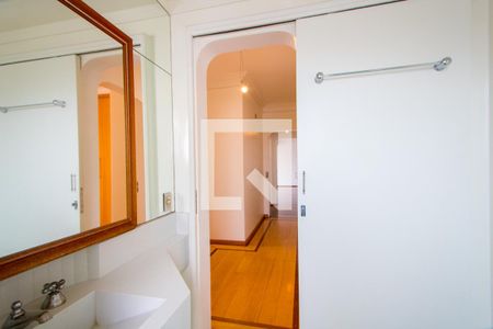 Apartamento à venda com 137m², 4 quartos e 2 vagas Apartamento à venda com 137m², 4 quartos e 2 vagasBanheiro social