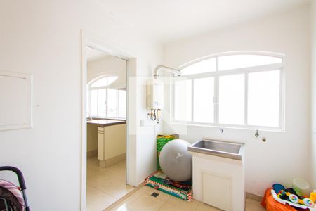 Apartamento à venda com 137m², 4 quartos e 2 vagas Apartamento à venda com 137m², 4 quartos e 2 vagasÁrea de serviço