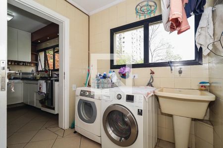 Apartamento à venda com 168m², 4 quartos e 2 vagas Apartamento à venda com 168m², 4 quartos e 2 vagasÁrea de Serviço