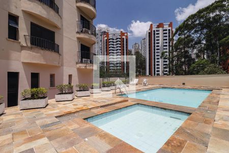Apartamento à venda com 168m², 4 quartos e 2 vagas Apartamento à venda com 168m², 4 quartos e 2 vagasÁrea comum - Piscina