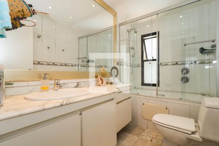 Apartamento à venda com 168m², 4 quartos e 2 vagas Apartamento à venda com 168m², 4 quartos e 2 vagasBanheiro da Suíte