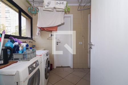 Apartamento à venda com 168m², 4 quartos e 2 vagas Apartamento à venda com 168m², 4 quartos e 2 vagasÁrea de Serviço