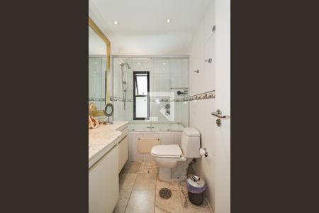 Apartamento à venda com 168m², 4 quartos e 2 vagas Apartamento à venda com 168m², 4 quartos e 2 vagasBanheiro da Suíte