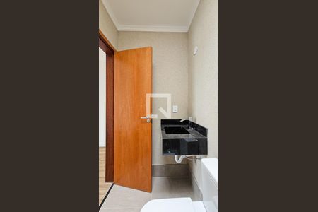 Casa à venda com 160m², 3 quartos e 2 vagas Casa à venda com 160m², 3 quartos e 2 vagasBanheiro