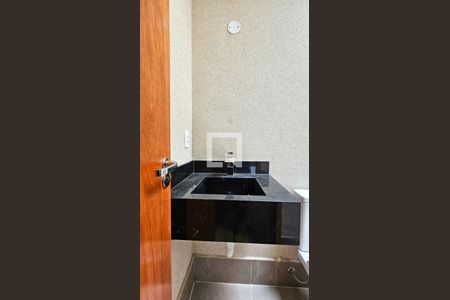 Casa à venda com 160m², 3 quartos e 2 vagas Casa à venda com 160m², 3 quartos e 2 vagasBanheiro da Suite 2