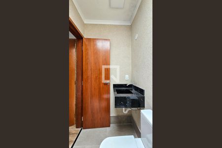 Casa à venda com 160m², 3 quartos e 2 vagas Casa à venda com 160m², 3 quartos e 2 vagasBanheiro da Suite 2