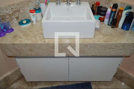 Casa à venda com 140m², 3 quartos e 3 vagasBanheiro