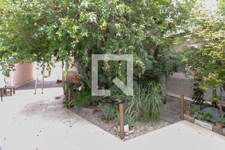 Casa à venda com 220m², 3 quartos e 6 vagas Casa à venda com 220m², 3 quartos e 6 vagasQuintal
