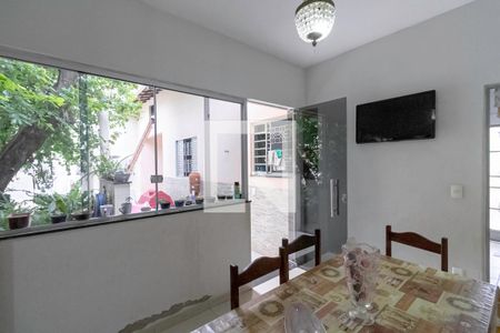 Casa à venda com 220m², 3 quartos e 6 vagas Casa à venda com 220m², 3 quartos e 6 vagasCopa