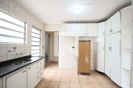 Casa à venda com 250m², 3 quartos e 3 vagasCozinha 