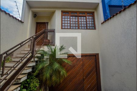 Casa à venda com 273m², 3 quartos e 6 vagas Casa à venda com 273m², 3 quartos e 6 vagasEntrada