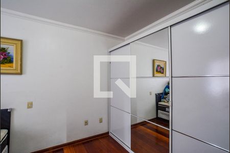Casa à venda com 273m², 3 quartos e 6 vagas Casa à venda com 273m², 3 quartos e 6 vagasQuarto 2