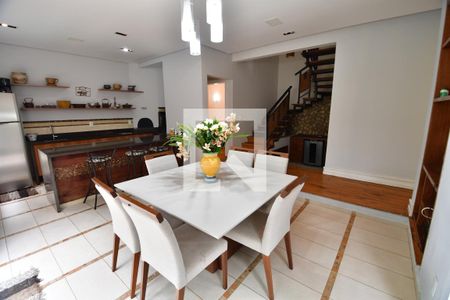 Casa de condomínio à venda com 700m², 5 quartos e 2 vagasSala