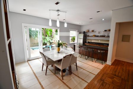 Casa de condomínio à venda com 700m², 5 quartos e 2 vagasSala