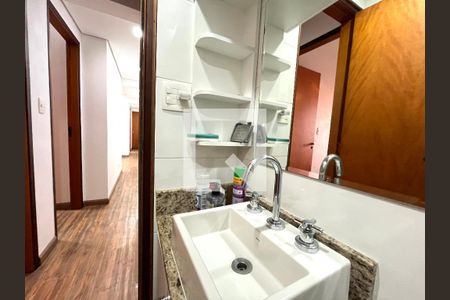 Apartamento à venda com 120m², 2 quartos e 3 vagas Apartamento à venda com 120m², 2 quartos e 3 vagasBanheiro 1