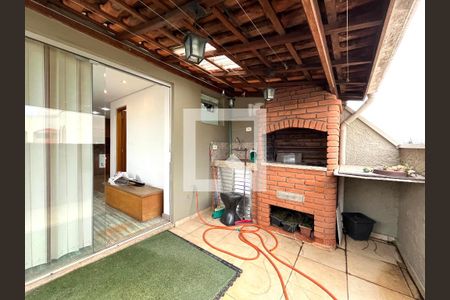 Apartamento à venda com 120m², 2 quartos e 3 vagas Apartamento à venda com 120m², 2 quartos e 3 vagasCobertura