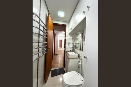 Apartamento à venda com 120m², 2 quartos e 3 vagas Apartamento à venda com 120m², 2 quartos e 3 vagasBanheiro 1