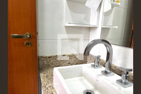 Apartamento à venda com 120m², 2 quartos e 3 vagas Apartamento à venda com 120m², 2 quartos e 3 vagasBanheiro 2