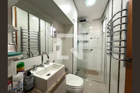 Apartamento à venda com 120m², 2 quartos e 3 vagas Apartamento à venda com 120m², 2 quartos e 3 vagasBanheiro 1