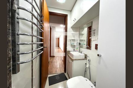 Apartamento à venda com 120m², 2 quartos e 3 vagas Apartamento à venda com 120m², 2 quartos e 3 vagasBanheiro 1