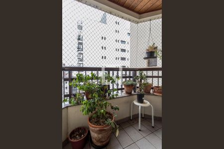 Apartamento à venda com 140m², 4 quartos e 2 vagas Apartamento à venda com 140m², 4 quartos e 2 vagasVaranda