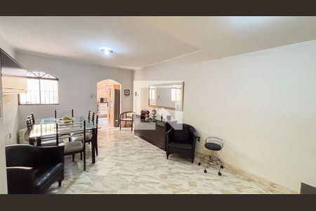 Casa à venda com 250m², 3 quartos e 6 vagas Casa à venda com 250m², 3 quartos e 6 vagasCopa