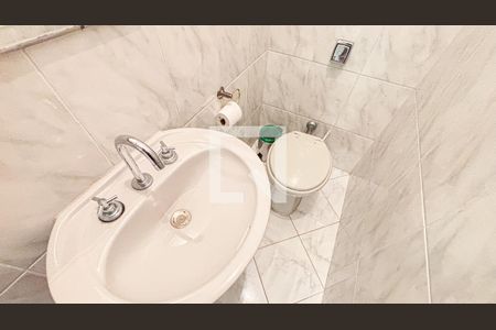 Casa à venda com 250m², 3 quartos e 6 vagas Casa à venda com 250m², 3 quartos e 6 vagasGaragem - Banheiro