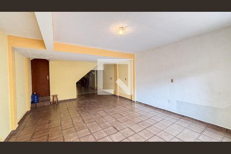 Casa à venda com 250m², 3 quartos e 6 vagas Casa à venda com 250m², 3 quartos e 6 vagasGaragem