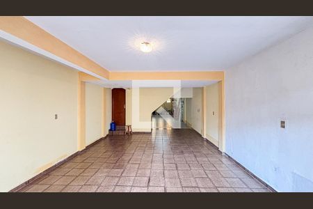 Casa à venda com 250m², 3 quartos e 6 vagas Casa à venda com 250m², 3 quartos e 6 vagasGaragem