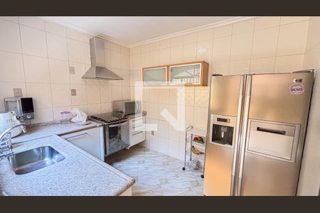 Casa à venda com 250m², 3 quartos e 6 vagas Casa à venda com 250m², 3 quartos e 6 vagasCozinha