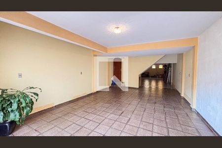 Casa à venda com 250m², 3 quartos e 6 vagas Casa à venda com 250m², 3 quartos e 6 vagasGaragem