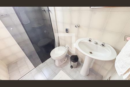 Casa à venda com 250m², 3 quartos e 6 vagas Casa à venda com 250m², 3 quartos e 6 vagasBanheiro da Suíte