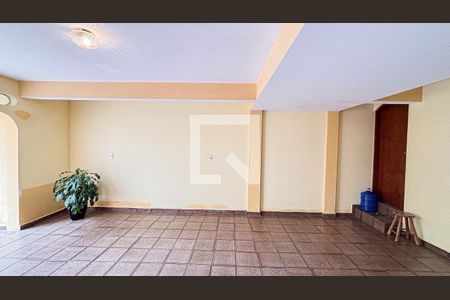 Casa à venda com 250m², 3 quartos e 6 vagas Casa à venda com 250m², 3 quartos e 6 vagasGaragem