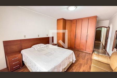 Casa à venda com 250m², 3 quartos e 6 vagas Casa à venda com 250m², 3 quartos e 6 vagasSuite