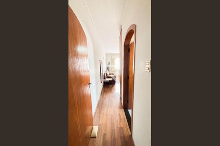 Casa à venda com 250m², 3 quartos e 6 vagas Casa à venda com 250m², 3 quartos e 6 vagasCorredor