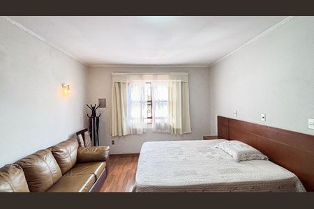 Casa à venda com 250m², 3 quartos e 6 vagas Casa à venda com 250m², 3 quartos e 6 vagasSuite