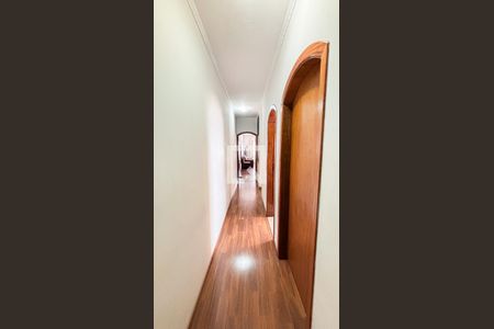 Casa à venda com 250m², 3 quartos e 6 vagas Casa à venda com 250m², 3 quartos e 6 vagasCorredor