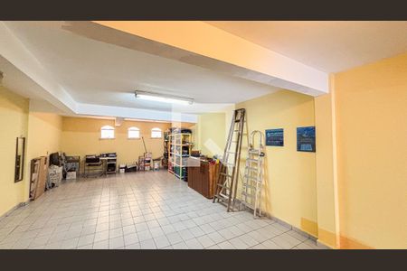 Casa à venda com 250m², 3 quartos e 6 vagas Casa à venda com 250m², 3 quartos e 6 vagasGaragem