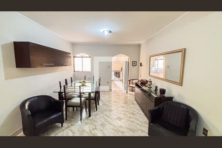 Casa à venda com 250m², 3 quartos e 6 vagas Casa à venda com 250m², 3 quartos e 6 vagasCopa