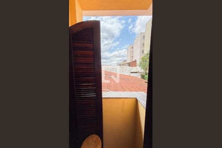 Casa à venda com 250m², 3 quartos e 6 vagas Casa à venda com 250m², 3 quartos e 6 vagasQuarto 2 Varanda