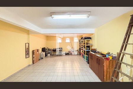 Casa à venda com 250m², 3 quartos e 6 vagas Casa à venda com 250m², 3 quartos e 6 vagasGaragem