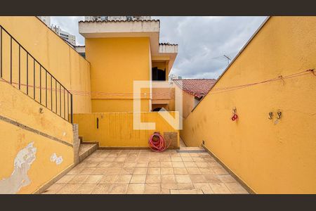 Casa à venda com 250m², 3 quartos e 6 vagas Casa à venda com 250m², 3 quartos e 6 vagasQuintal