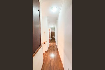 Casa à venda com 250m², 3 quartos e 6 vagas Casa à venda com 250m², 3 quartos e 6 vagasCorredor