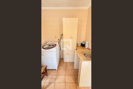 Casa à venda com 250m², 3 quartos e 6 vagas Casa à venda com 250m², 3 quartos e 6 vagasÁrea de Serviço