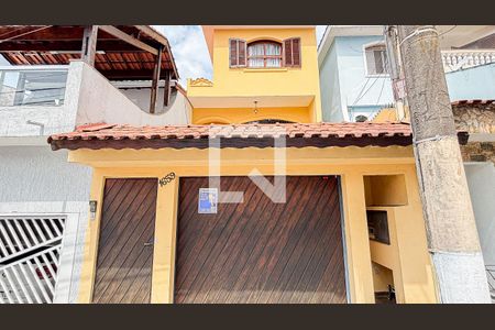 Casa à venda com 250m², 3 quartos e 6 vagas Casa à venda com 250m², 3 quartos e 6 vagasFachada