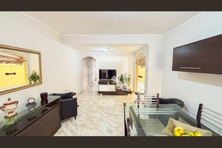 Casa à venda com 250m², 3 quartos e 6 vagas Casa à venda com 250m², 3 quartos e 6 vagasCopa