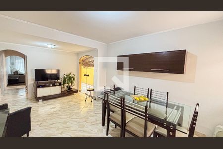 Casa à venda com 250m², 3 quartos e 6 vagas Casa à venda com 250m², 3 quartos e 6 vagasCopa