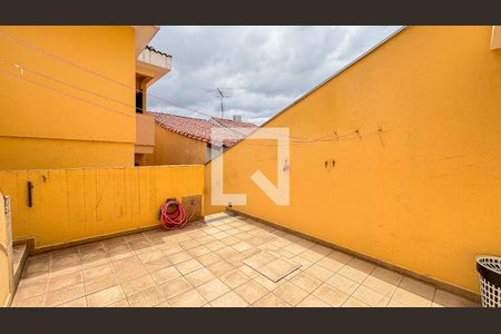 Casa à venda com 250m², 3 quartos e 6 vagas Casa à venda com 250m², 3 quartos e 6 vagasQuintal