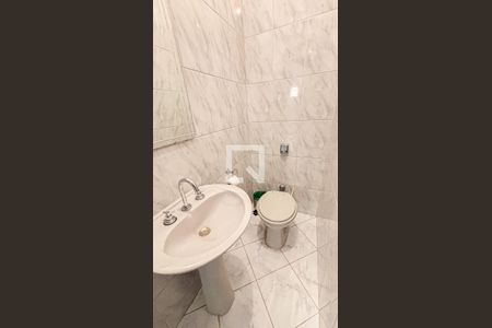 Casa à venda com 250m², 3 quartos e 6 vagas Casa à venda com 250m², 3 quartos e 6 vagasGaragem - Banheiro